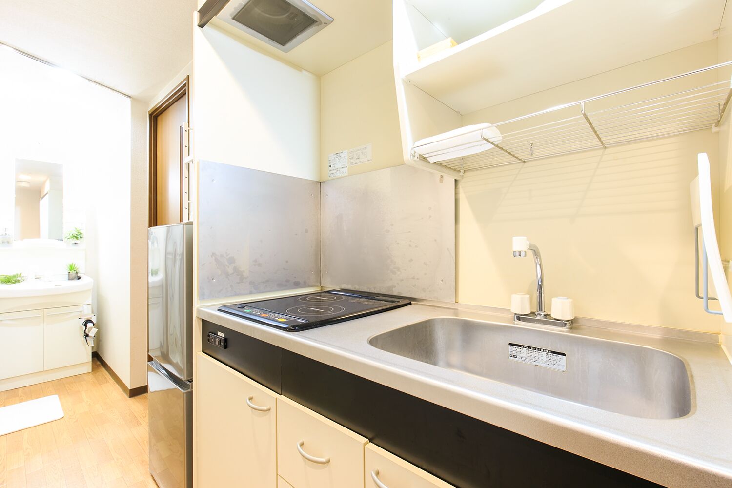 Huone, 1 makuuhuone (303) | Yksityinen keittonurkkaus | Jääkaappi, mikroaaltouuni, liesi, vedenkeitin