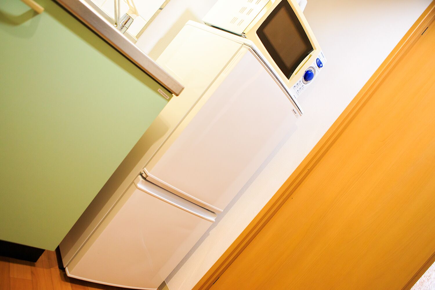 Fridge, microwave, stovetop, electric kettle