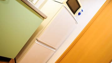 Fridge, microwave, stovetop, electric kettle