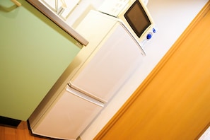 Fridge, microwave, stovetop, electric kettle