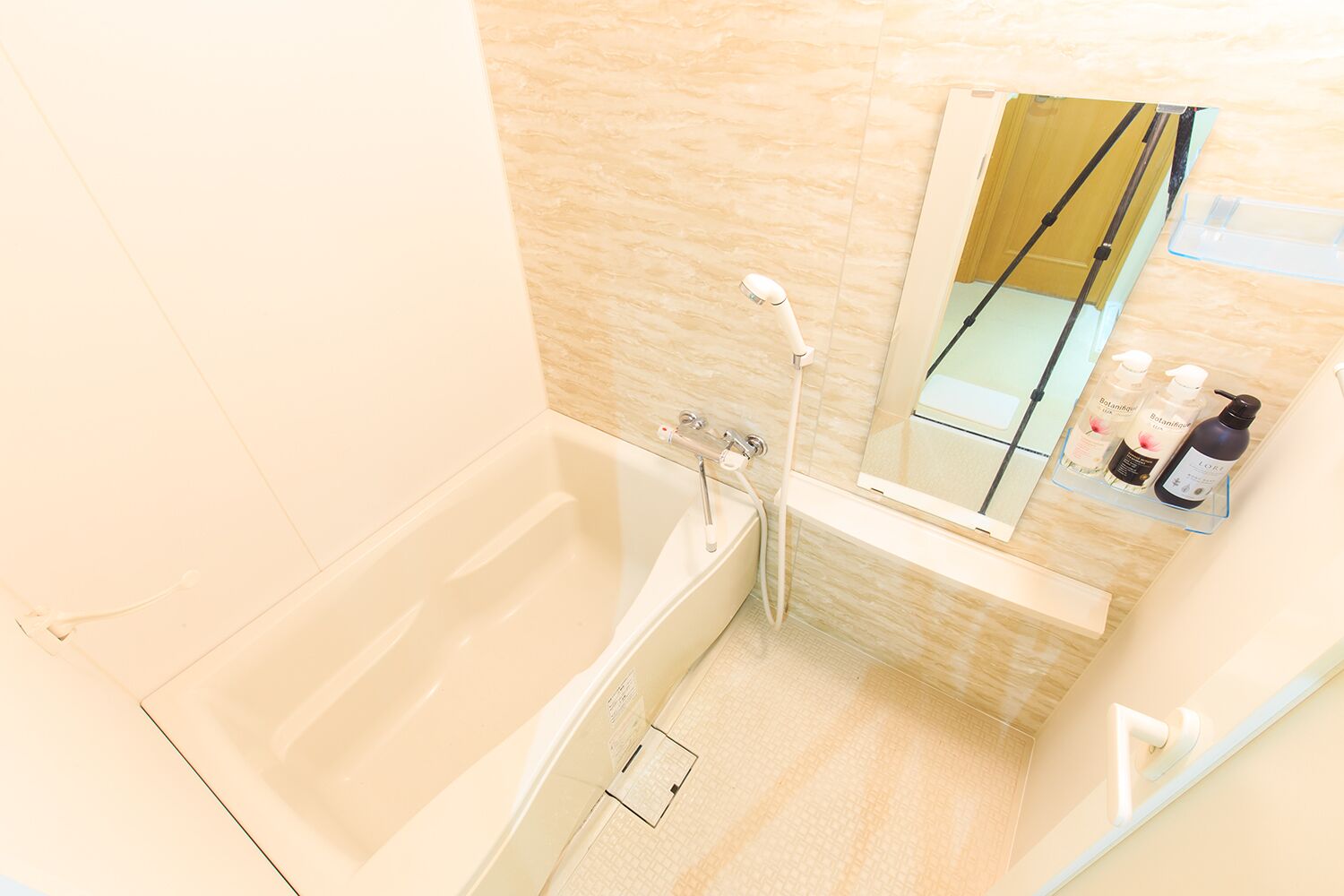 Vòi sen/bồn tắm kết hợp, máy sấy tóc, khăn tắm 