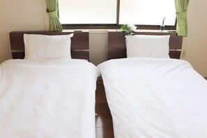 Room | Iron/ironing board, free WiFi, bed sheets - Taiko 2chome House (Nagoya)