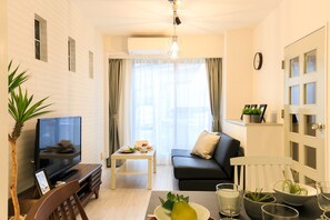 Rom | Strykejern/-brett og sengetøy