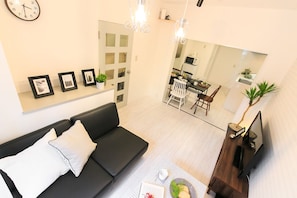 Rom | Strykejern/-brett og sengetøy