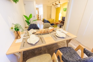 Zimmer | Essbereich im Zimmer