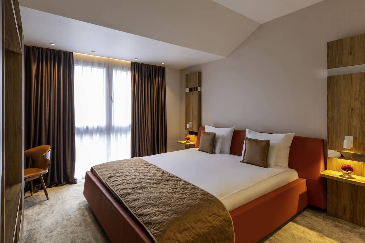 Svit Superior - 1 kingsize-säng - balkong | Egyptiska bomullslakan och sängtillbehör av högsta kvalitet