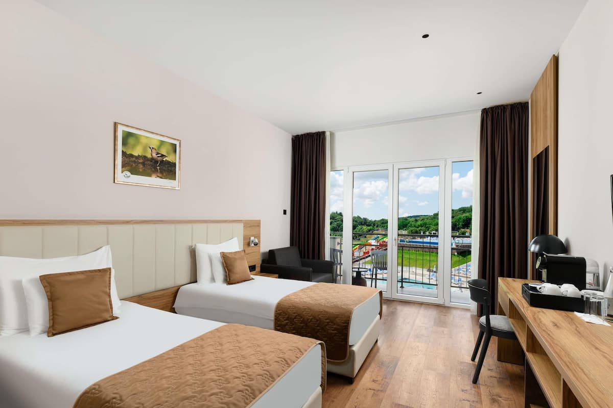Superior Room, 2 Single Beds, Balcony, Pool View