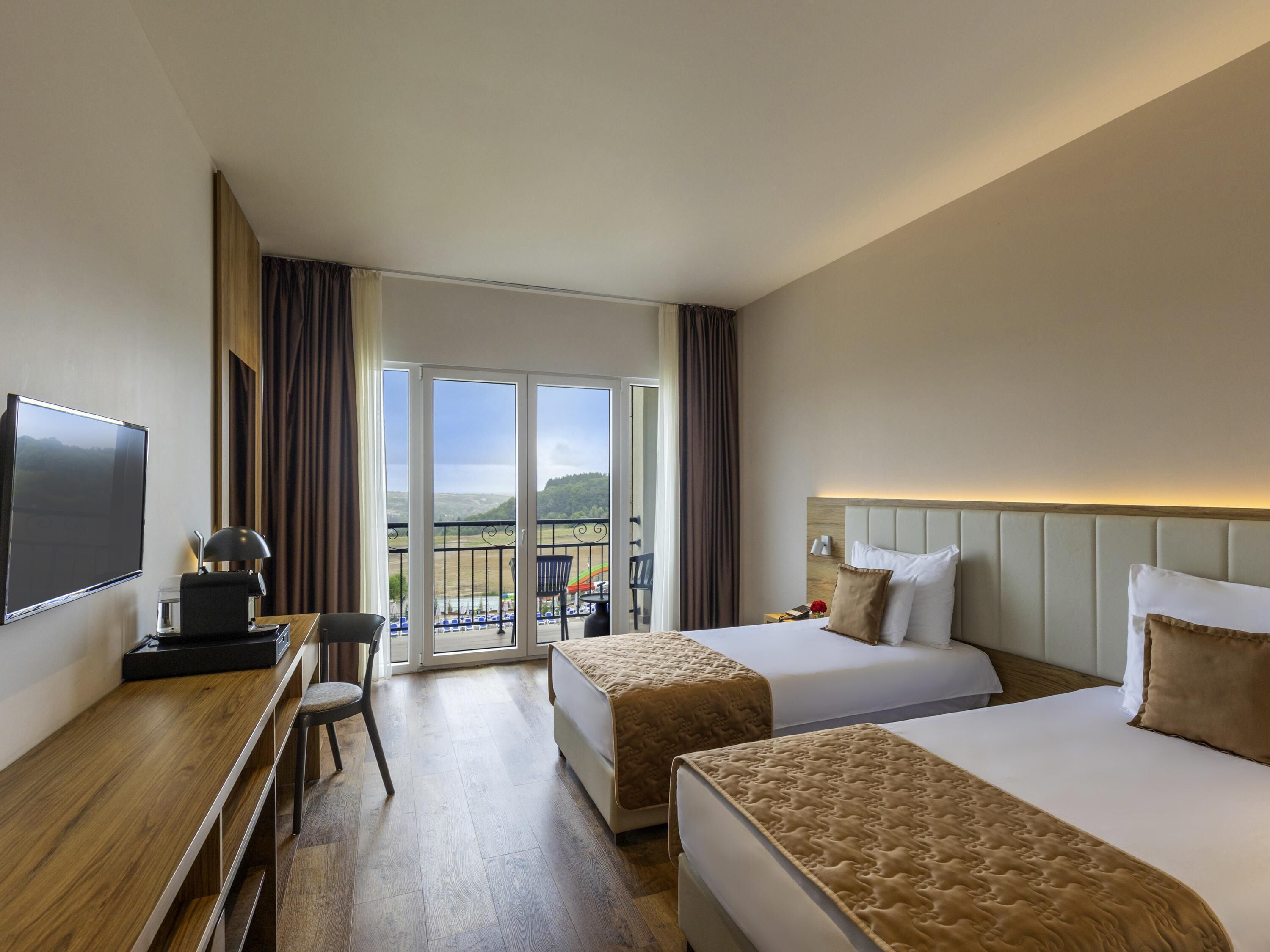 Superior-Zimmer, 2 Einzelbetten, Balkon | Bettwäsche aus ägyptischer Baumwolle, hochwertige Bettwaren, Zimmersafe