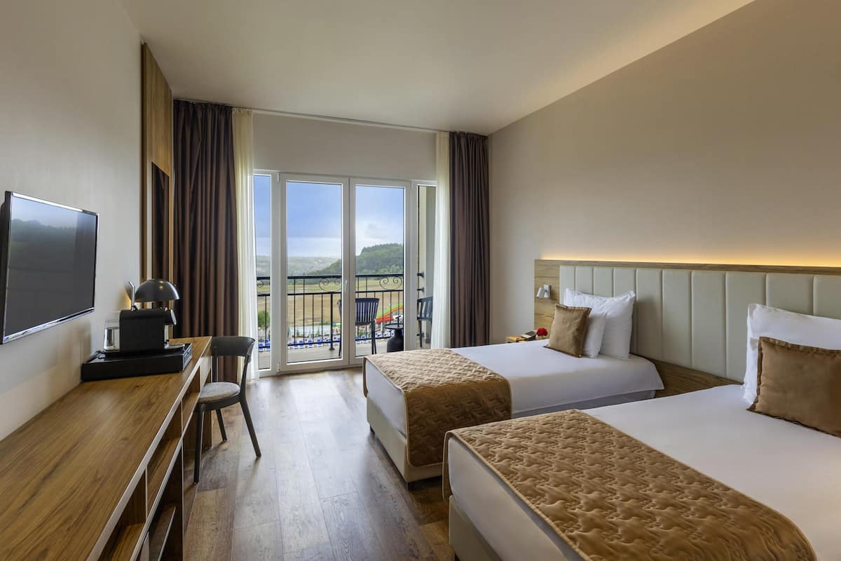 Quarto superior, 2 camas de solteiro, sacada | Roupas de cama de algodão egípcio, roupas de cama premium