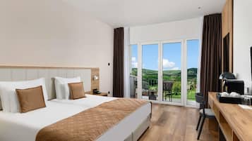 Egyptian cotton sheets, premium bedding, in-room safe, desk