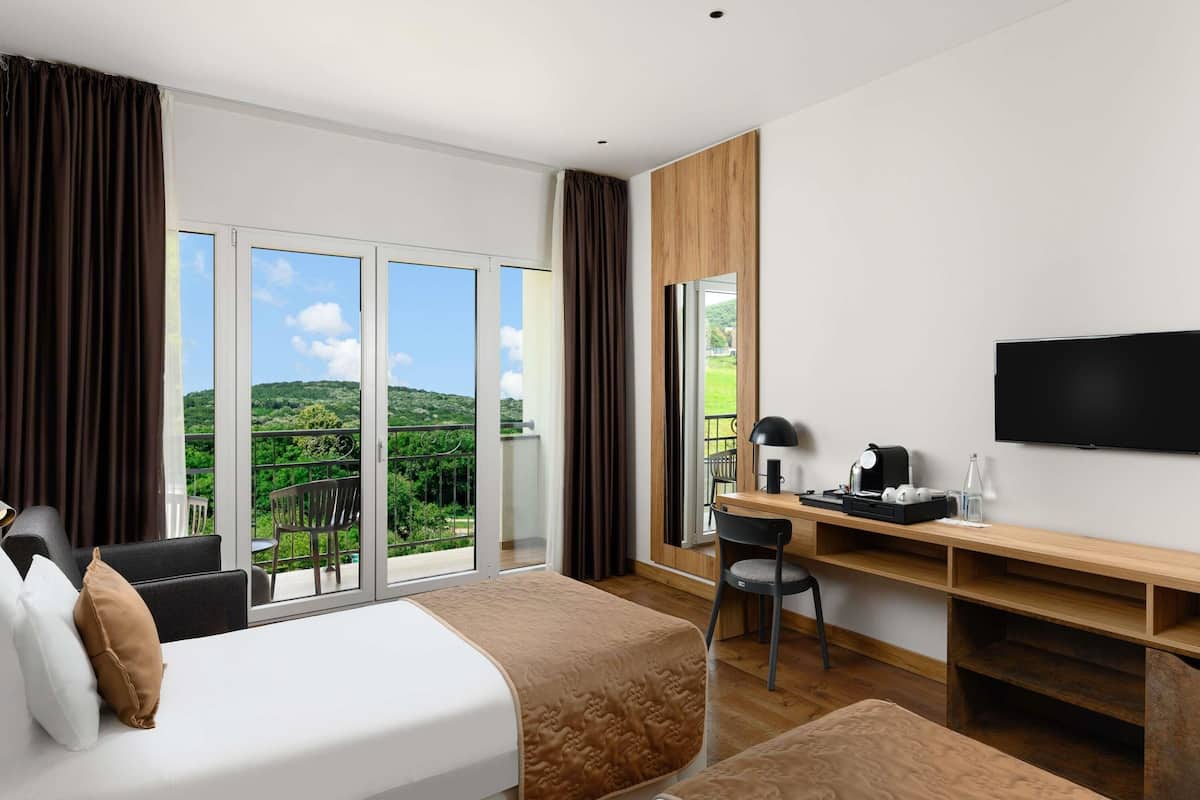 Superior Room, 2 Twin Beds, Balcony | Egyptian cotton sheets, premium bedding, in-room safe, desk