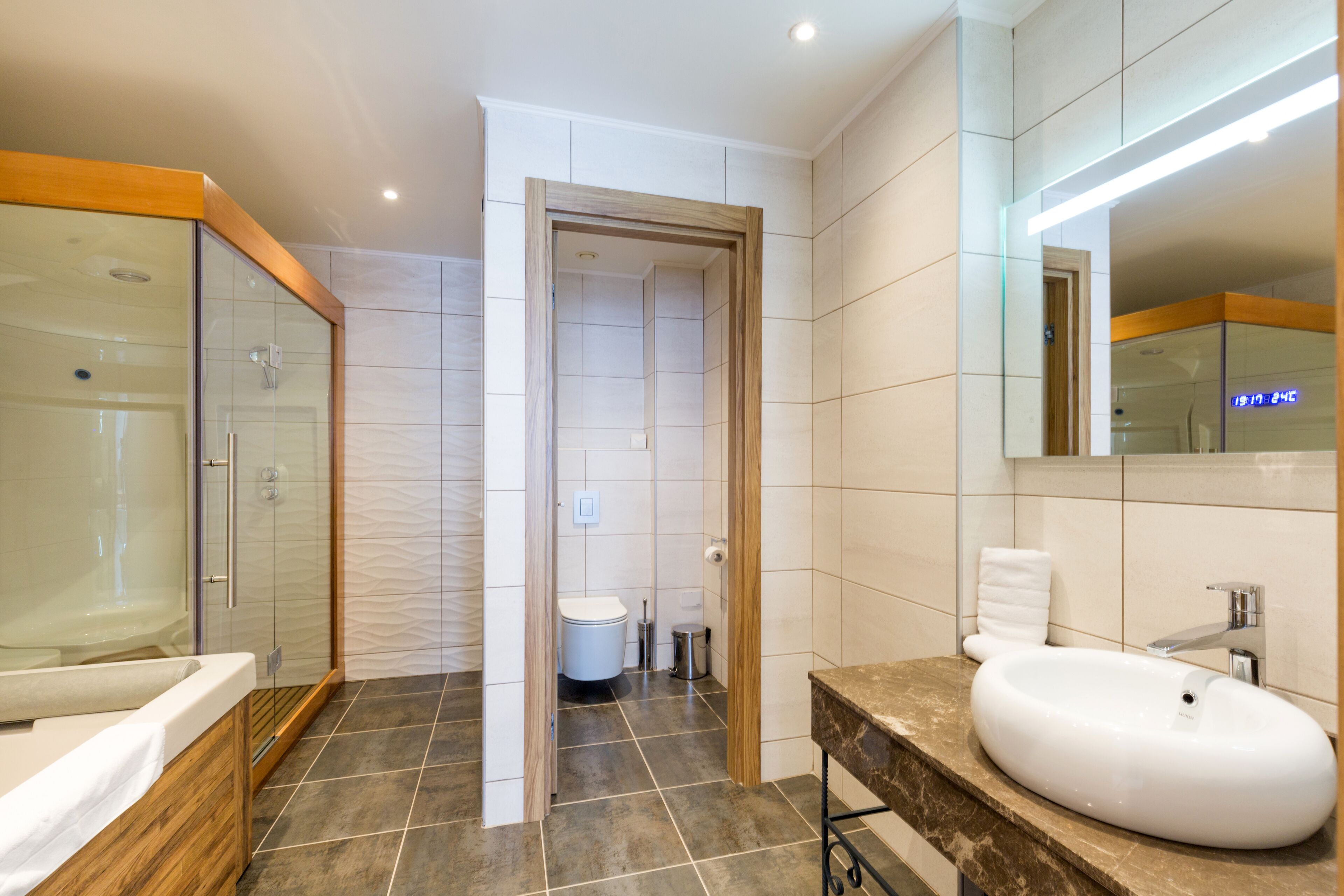 superior apartment | bathroom | shower, eco-friendly toiletries, hair dryer, slippers