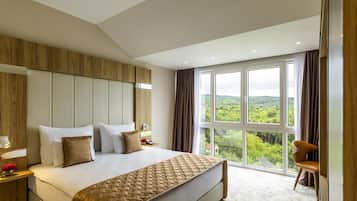 Egyptian cotton sheets, premium bedding, in-room safe, desk