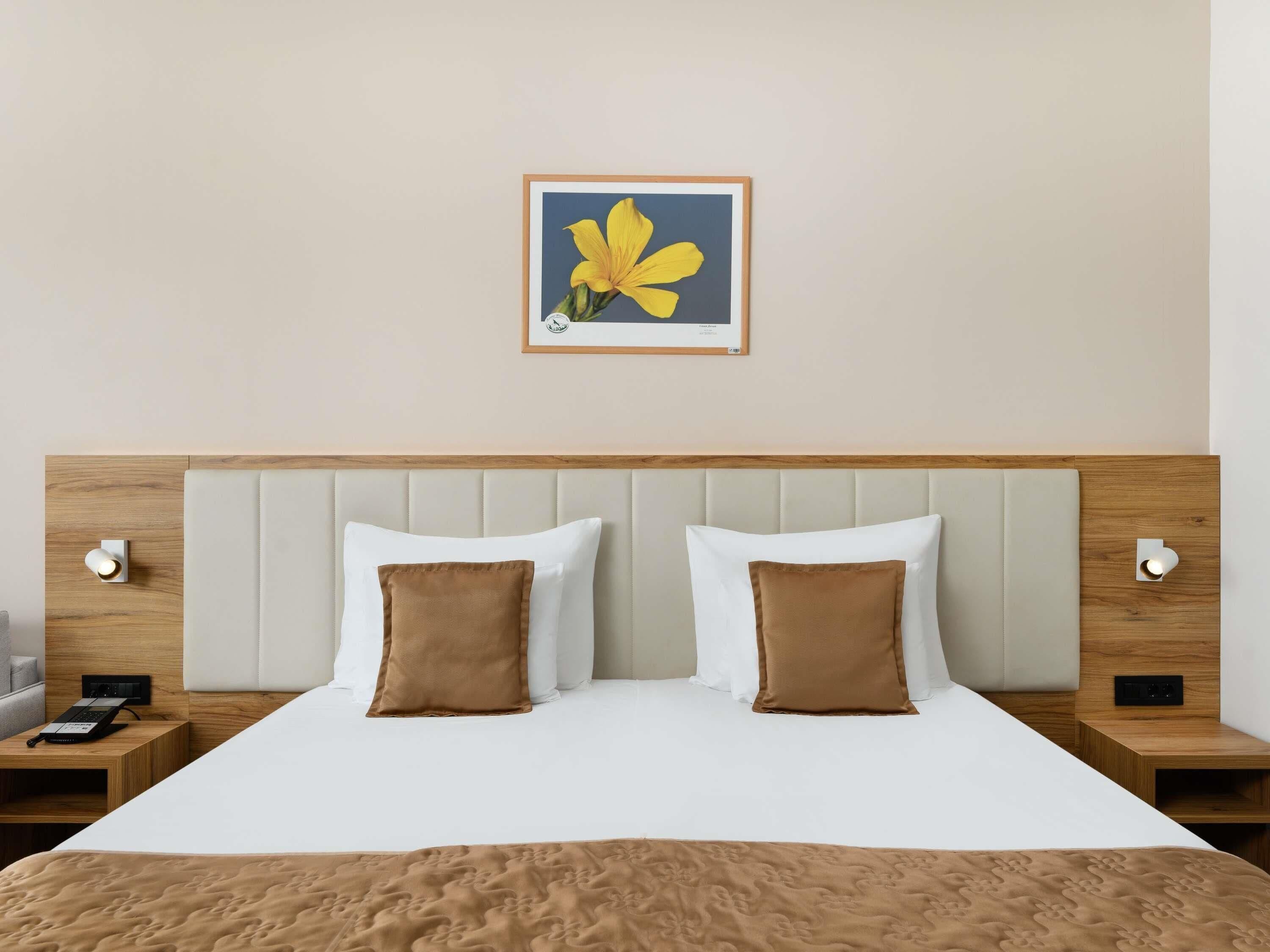 Chambre supérieure, 1 lit double, balcon | Draps en coton égyptien, literie de qualité, coffre-fort, bureau