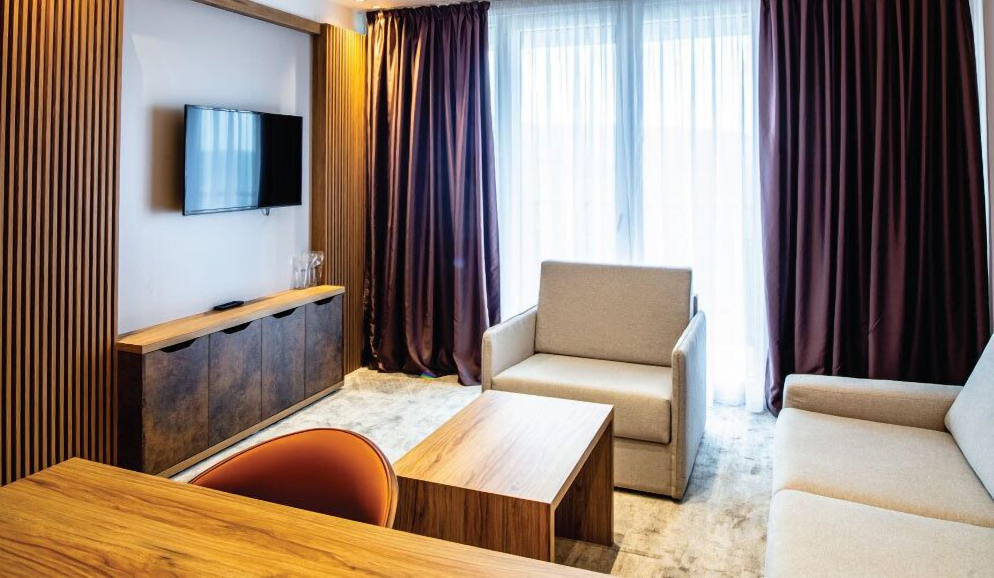 lux suite | egyptian cotton sheets, premium bedding, in-room safe, desk