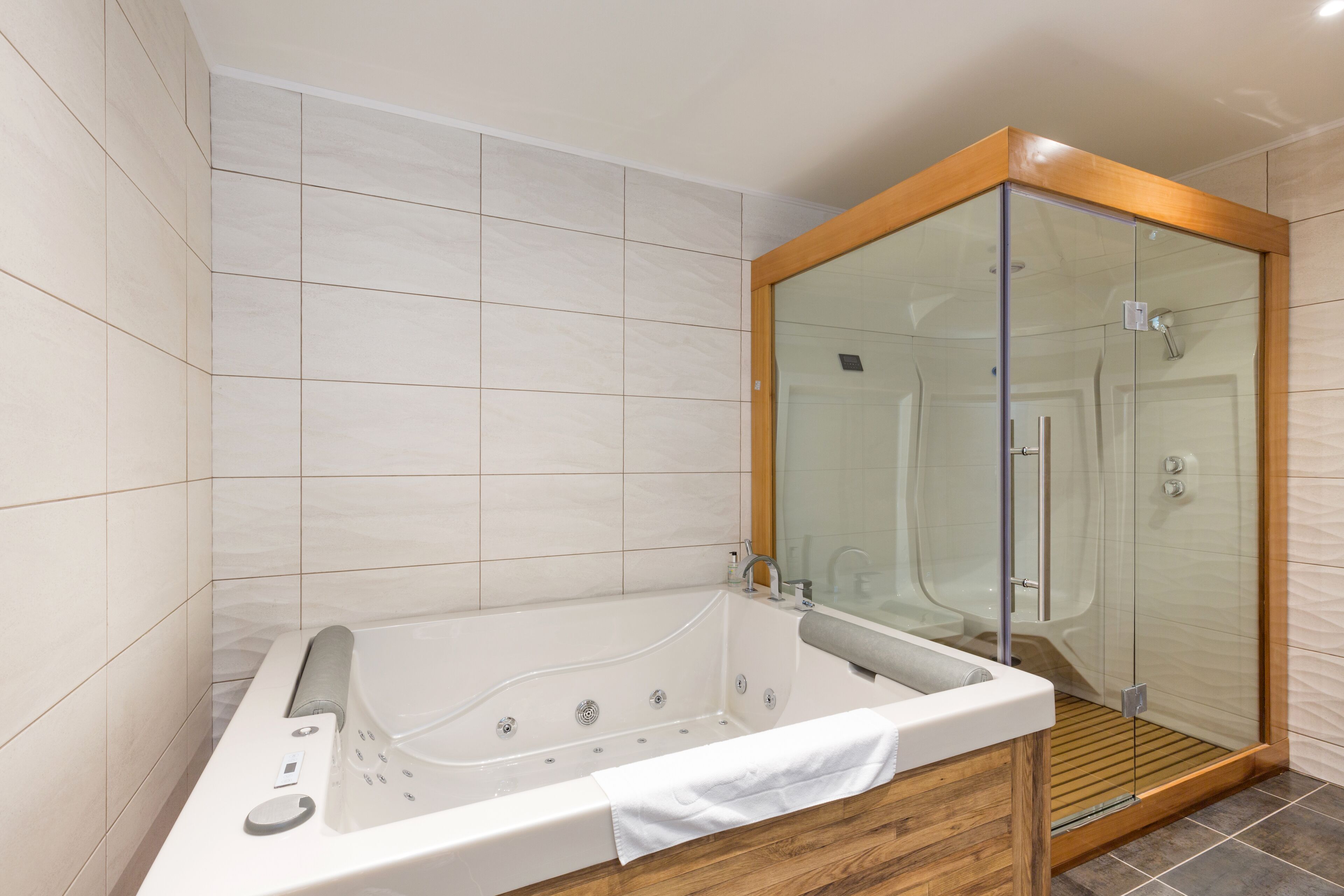 superior apartment | bathroom | shower, eco-friendly toiletries, hair dryer, slippers