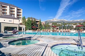 Lämmitetty uima-allas