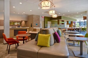 Free daily continental breakfast  - Home2 Suites by Hilton Boston South Bay (Boston)
