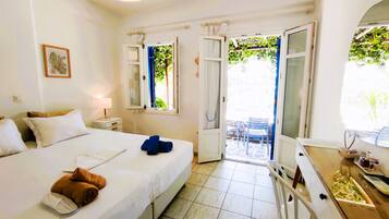 Standard Double or Twin Room | In-room safe, soundproofing, iron/ironing board, free WiFi