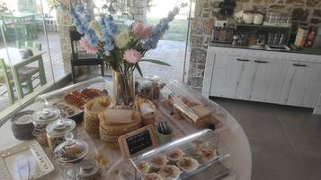 Desayuno bufé gratuito y diario