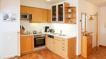 Geladeira, micro-ondas, lava-louças, cafeteira/chaleira