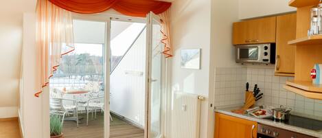 Fridge, microwave, dishwasher, coffee/tea maker