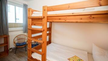 2 bedrooms, WiFi, bed sheets