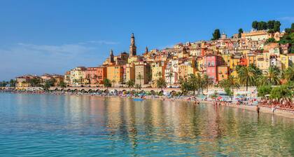 GARDEN OF OLEANDERS - a stone's throw from the Sea