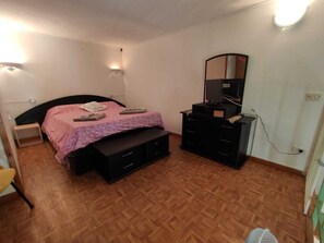 1 makuuhuone, silitysrauta/-lauta, Wi-Fi, vuodevaatteet