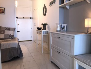 1 quarto, ferros/tábuas de passar roupa