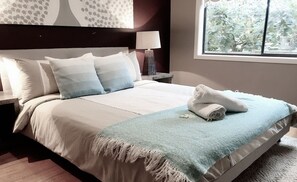 4 bedrooms, iron/ironing board, travel crib, WiFi - NORFOLK COTTAGE large central house free wifi (Warrnambool)