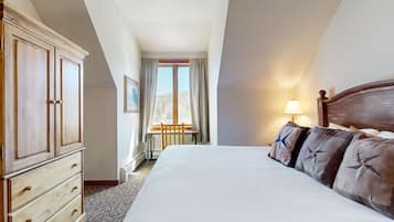 1 bedroom, iron/ironing board, free internet, bed sheets