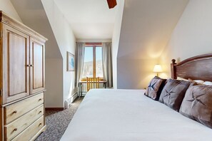 1 bedroom, iron/ironing board, free internet, bed sheets
