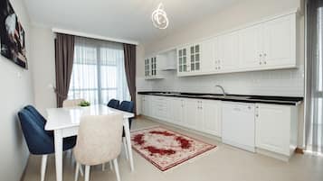 Suíte luxo | Cozinha privada | Geladeira, micro-ondas, fogão, cooktop