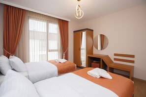 Deluxe Suite | 4 bedrooms, Egyptian cotton sheets, premium bedding, Tempur-Pedic beds