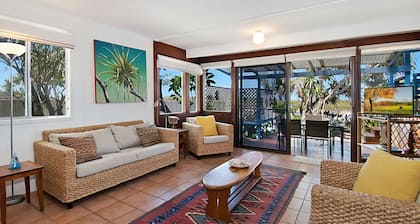 Beach House - Authentic Lennox Beachfront Shack