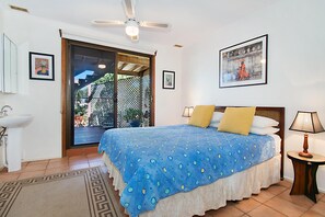 3 bedrooms, iron/ironing board, Internet, bed sheets - Beach House - Authentic Aussie Beach House (Lennox Head)