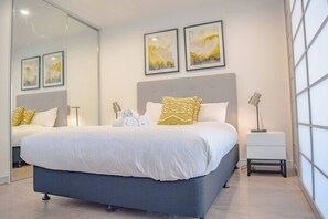 1 slaapkamer, een strijkplank/strijkijzer, wifi, beddengoed