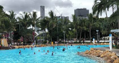 1BR Oasis in Southbank: Free Wifi + Pool!