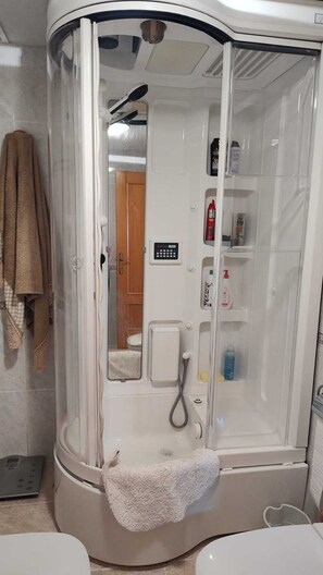 Shower, jetted bath, hair dryer, bidet - Air-conditioned terraced house 100 meters from the sea. (Canet de Berenguer)