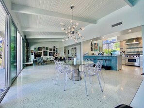Dining - Modern Rose - A Vista Las Palmas Beauty (Palm Springs)