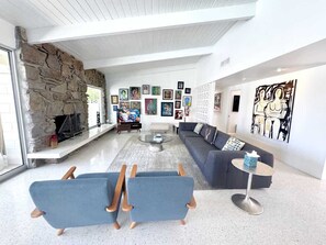 Smart TV, fireplace, offices - Modern Rose - A Vista Las Palmas Beauty (Palm Springs)