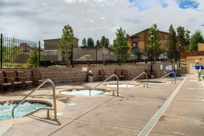 Outdoor spa tub - Lovely condo with pool, hot tubs & gym - next to Peak 9 lifts/downtown (Breckenridge)