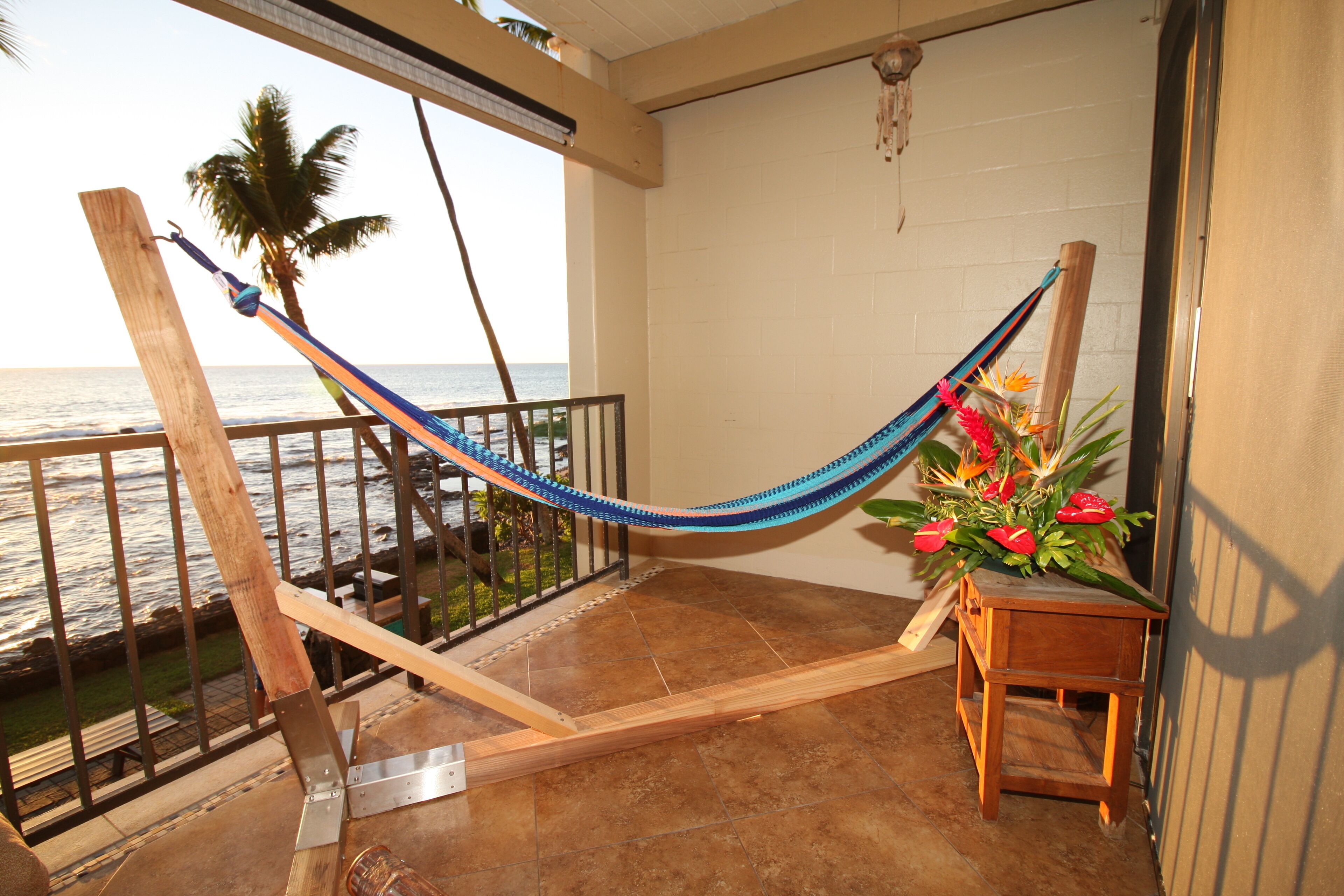 🌴Absolute Oceanfront Getaway. Nicely Appointed & Well Equipped🌴