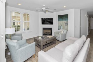 TV, DVD player - Beach FRONT condo/FREE Beach chair & umbrella set-up/*Heated Pool/Steps to Private Beach Access/WiFi (Seacrest)