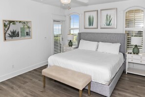 4 bedrooms, Internet, bed sheets - Beach FRONT condo/FREE Beach chair & umbrella set-up/*Heated Pool/Steps to Private Beach Access/WiFi (Seacrest)
