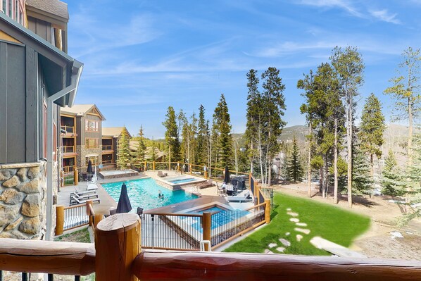 Lämmitetty uima-allas