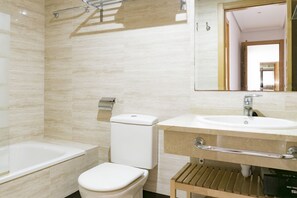 Badewanne, Haartrockner, Bidet