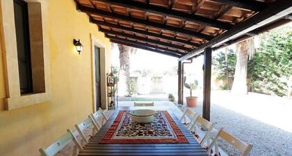 Villa with garden just 250 from the golden beaches of Playa Grande