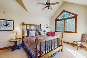 3 bedrooms, iron/ironing board, Internet, bed sheets
